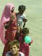 Indienne et enfants  Jaisalmer