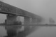 pont chemin de fer dans le brouillard